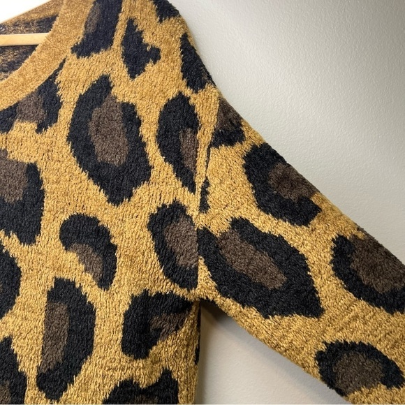 BCBGMAXAZRIA Pullover Sweater Leopard Print Camel Black Sz M Fluffy Soft - Picture 5 of 10